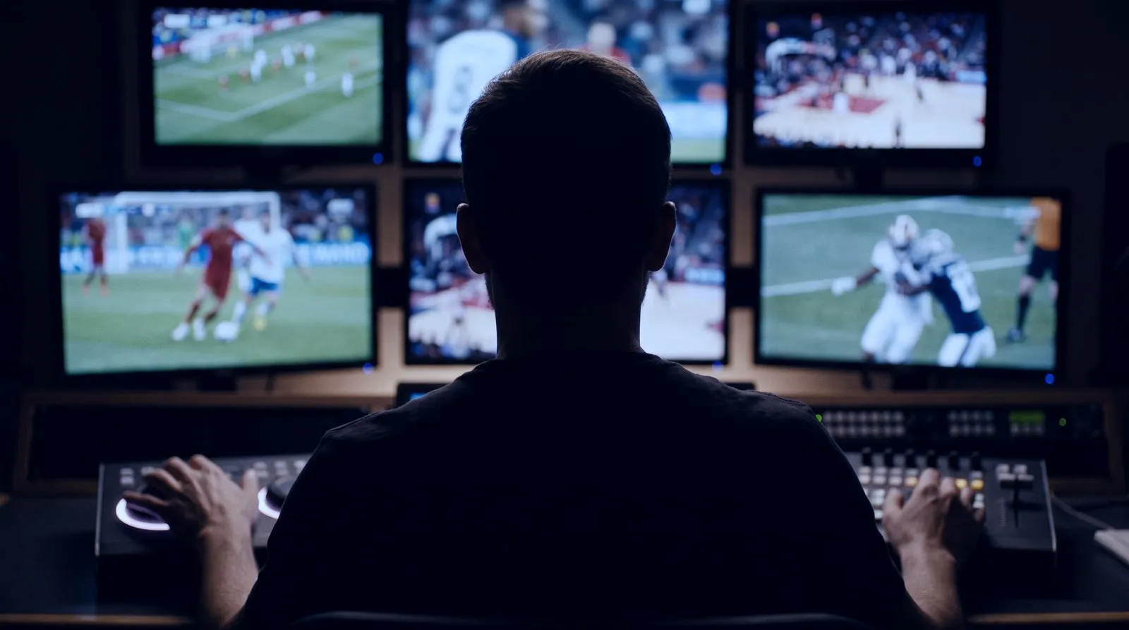 Replay operator working a multi-channel replay system